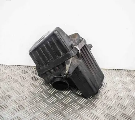 Suzuki Grand Vitara II Air filter box 67JA01