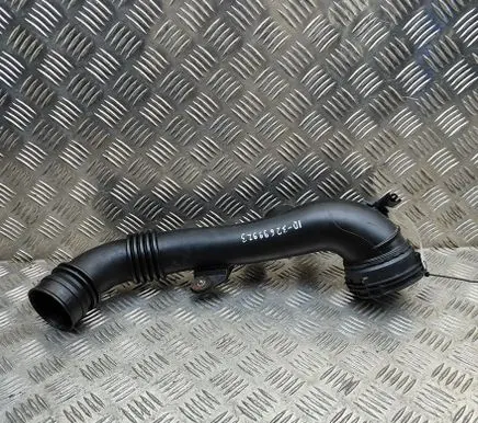 BMW 3 E92 E93 Air intake duct part 7590306