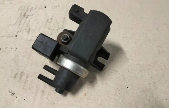 BMW X5 E53 Valve vacuum 