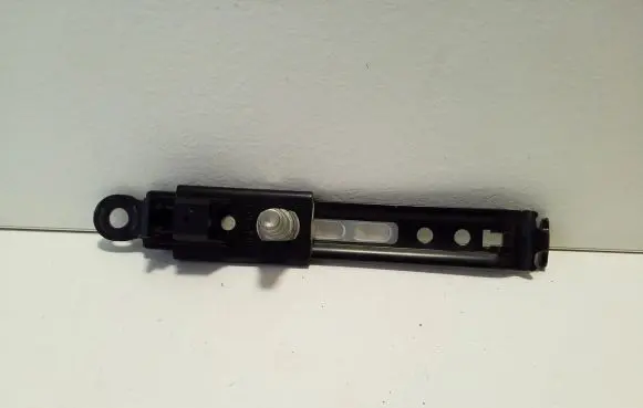 Lexus RX 330 - 350 - 400H Seat belt adjustment rail D526003 D526001