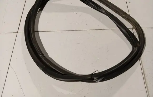 Rubber seal rear door