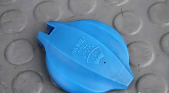 KIA Carens III Windshield washer fluid reservoir/tank