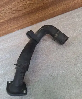 Volkswagen PASSAT B6 Coolant pipe/hose 