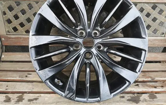 Hyundai Genesis R19 alloy rim 