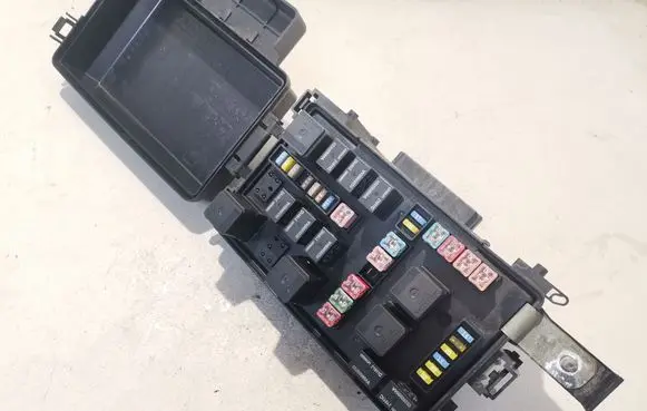 Chrysler 300 - 300C Fuse box set P04692233AD 16238AC