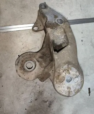 Audi A6 S6 C6 4F Engine mounting bracket 4F0199351H