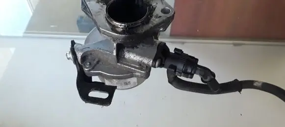 Nissan Qashqai Vacuum pump 146505272R
