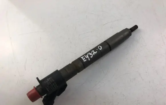 Volvo V60 Fuel injector 31303238