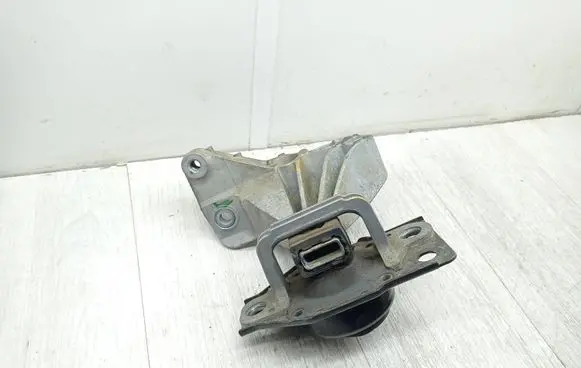 Nissan Qashqai Engine mount bracket 11210J2500