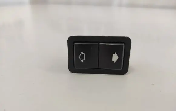 BMW 5 E39 Electric window control switch 8368974