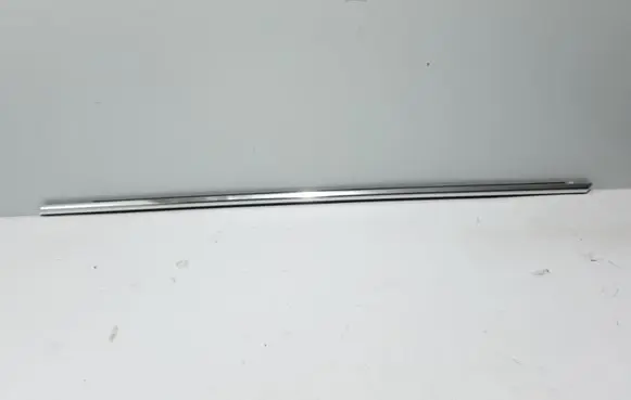 Volvo XC90 Front door glass trim molding 