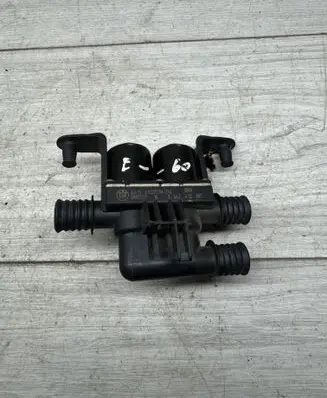 BMW 5 E60 E61 Coolant heater control valve 6931708 090319 1147412181