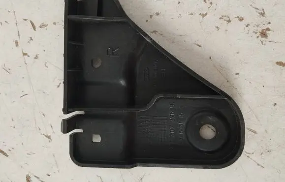 Audi A2 Rear bumper mounting bracket 8Z0807376B