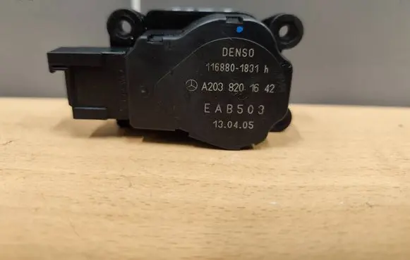 Mercedes-Benz ML W164 Air flap motor/actuator A2038201642 1168801831 EAB503