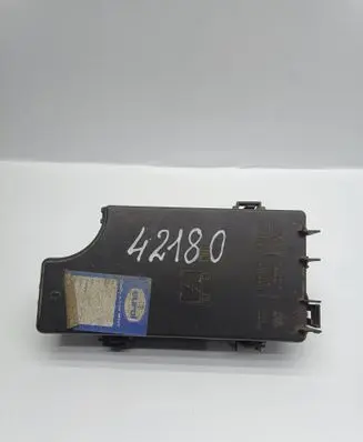 Dodge Caliber Fuse module P04692169AD 4XG1F4L1