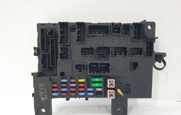 Mitsubishi Eclipse Cross Fuse module 8637B475 10R057749