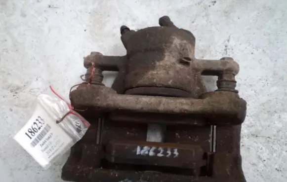Renault Clio III Front brake caliper