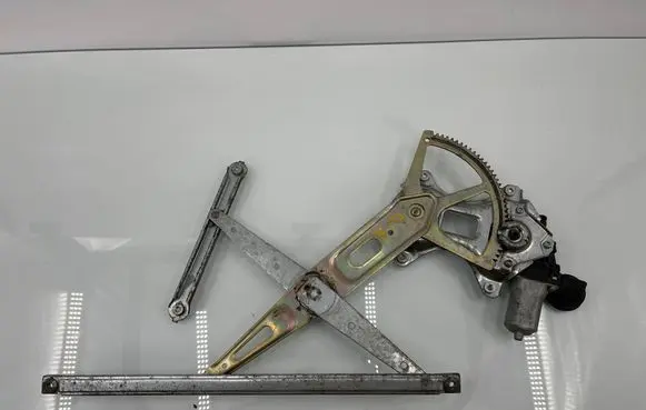 Toyota Prius (XW20) Front door window regulator with motor 