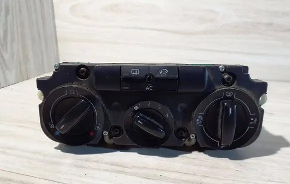 Volkswagen Golf V Climate control unit
