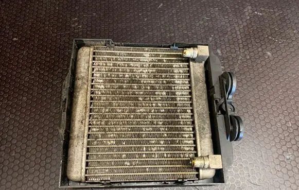 BMW 7 F01 F02 F03 F04 Engine oil radiator 7572542 31295 P8413001
