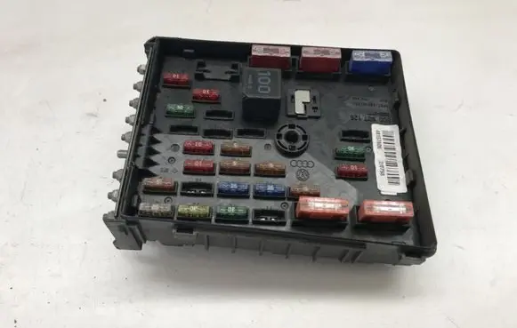 Volkswagen PASSAT B6 Fuse module 3C0937125