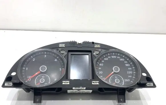 Volkswagen PASSAT B7 Speedometer (instrument cluster) 3AA920870D