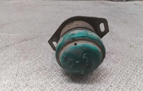 Citroen C5 Engine mount bracket