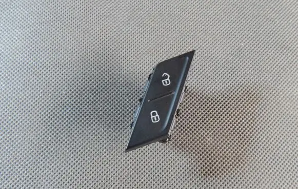 Volkswagen PASSAT B8 Central locking switch button 3G0962125A