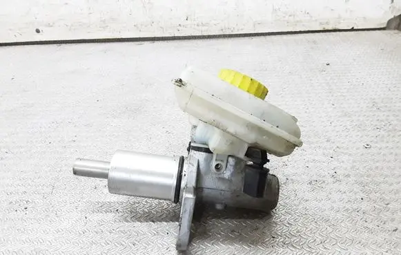 Master brake cylinder