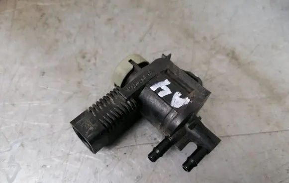 Audi A4 S4 B7 8E 8H Turbo solenoid valve 1J0906283C