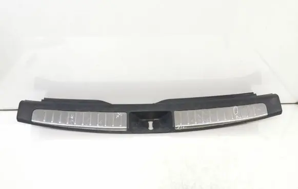 Trunk/boot sill cover protection