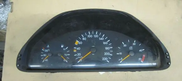 Mercedes-Benz E W210 Speedometer (instrument cluster) 2105401248
