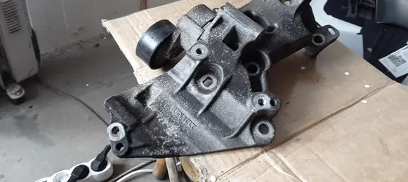 Renault Megane III Generator/alternator bracket 8200669495