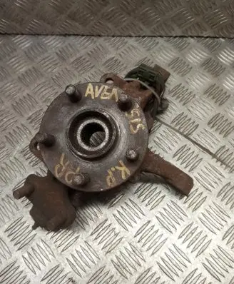 Toyota Avensis T220 Front wheel hub