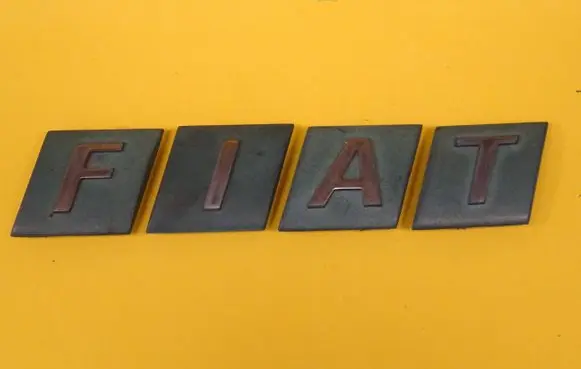Fiat Punto (188) Manufacturer badge logo/emblem 