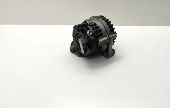 BMW 5 F10 F11 Generator/alternator 8515754 12318515754 2613702A