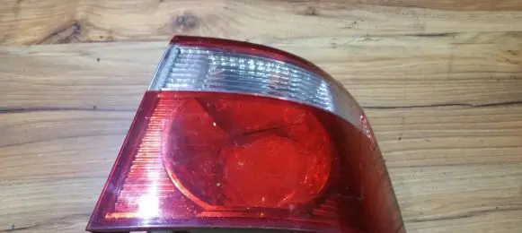 KIA Carens I Rear/tail lights