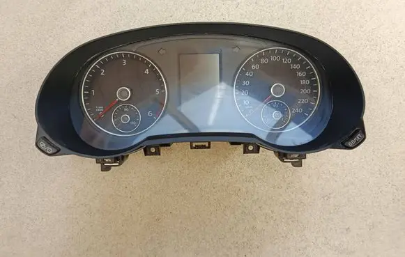 Volkswagen Sharan Speedometer (instrument cluster) 7N0920870J VDD024020