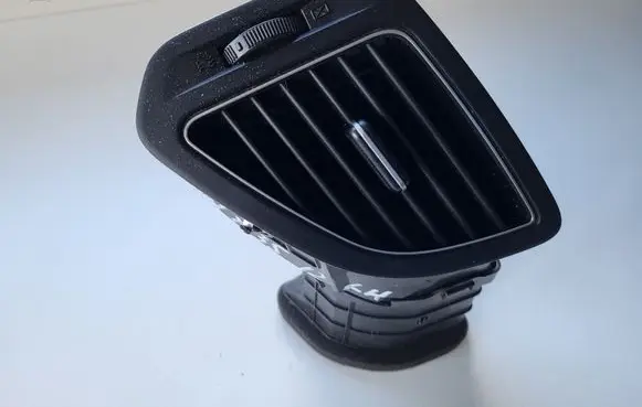 Hyundai ix35 Dashboard side air vent grill/cover trim
