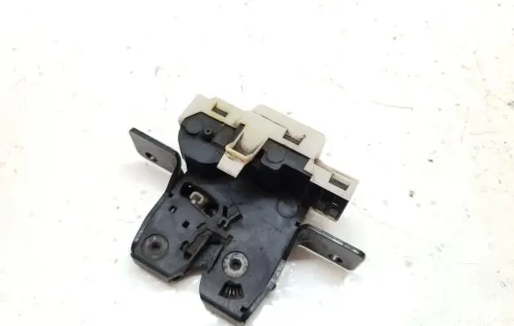 Renault Megane II Tailgate/trunk/boot lock/catch/latch 8200076240