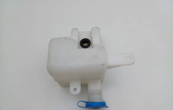 KIA Carnival Windshield washer fluid reservoir/tank 