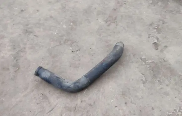 Volkswagen PASSAT B6 Engine coolant pipe/hose