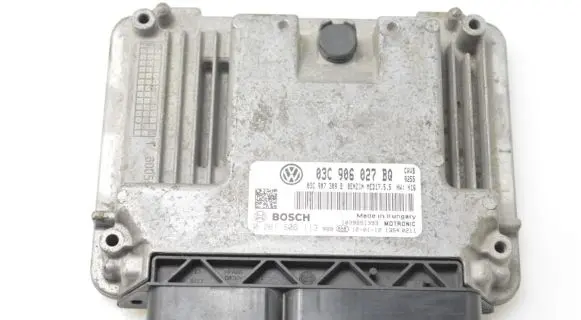 Volkswagen Touran II Engine control unit/module 03C906027BQ