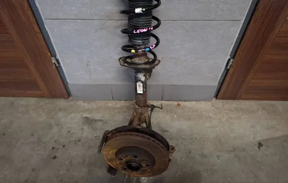 Seat Leon (5F) Front wheel hub spindle knuckle