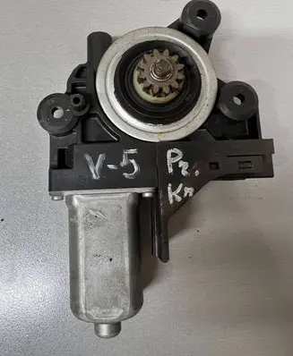 Volvo XC70 Front door window regulator motor 970713101 100728 WD102911