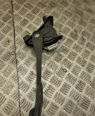 Volvo XC70 Accelerator throttle pedal 30636003 6PV00853700