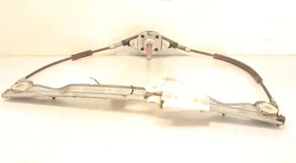 Rear window lifting mechanism without motor