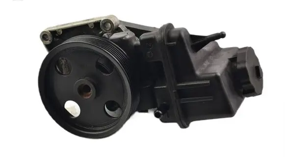 Mercedes-Benz C W204 Power steering pump