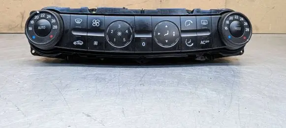 Mercedes-Benz E W211 Climate control unit 2118300085 Q00102503
