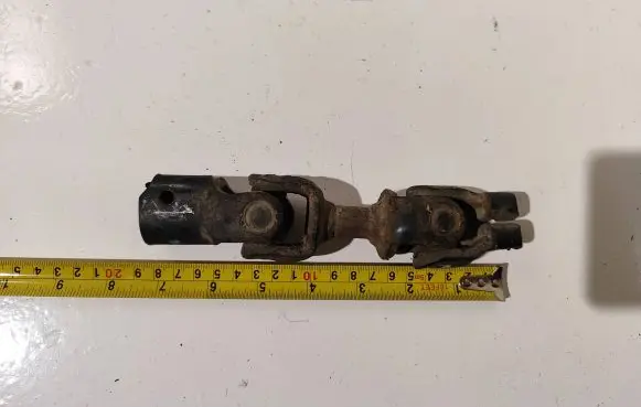 Subaru Impreza I Steering column universal joint